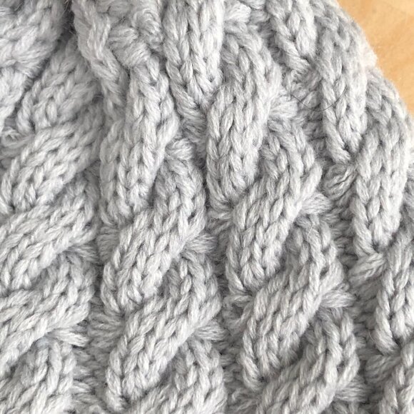 Cable Knit Faux Fur Beanie - NEW - Picture 5 of 5